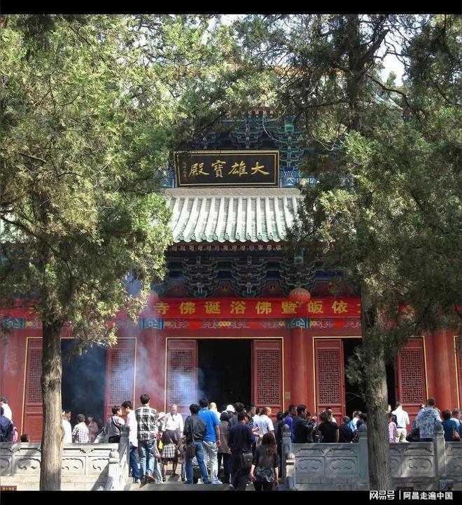 河南嵩山少林寺游客太多停止线天预定门票